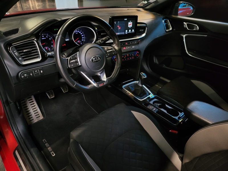 KIA PROCEED 1.0 GDI 120cv BVM6 GT LINE / SUIVI KIA / TOIT OUVRANT / CAMERA DE RECUL / CARPLAY