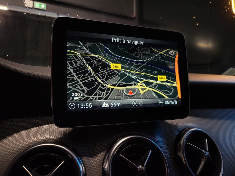 MERCEDES CLASSE GLA 180 122cv SENSATION / SUIVI MERCEDES / 2EME MAIN / CAMERA DE RECUL / HAYON ELECT