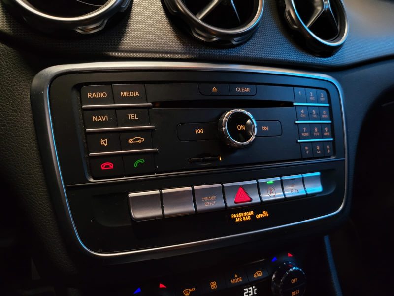 MERCEDES CLASSE GLA 180 122cv SENSATION / SUIVI MERCEDES / 2EME MAIN / CAMERA DE RECUL / HAYON ELECT