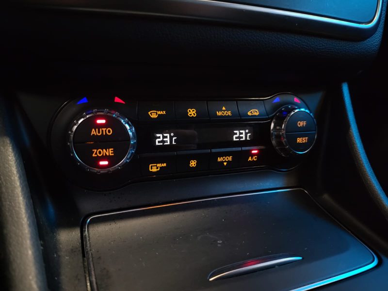 MERCEDES CLASSE GLA 180 122cv SENSATION / SUIVI MERCEDES / 2EME MAIN / CAMERA DE RECUL / HAYON ELECT