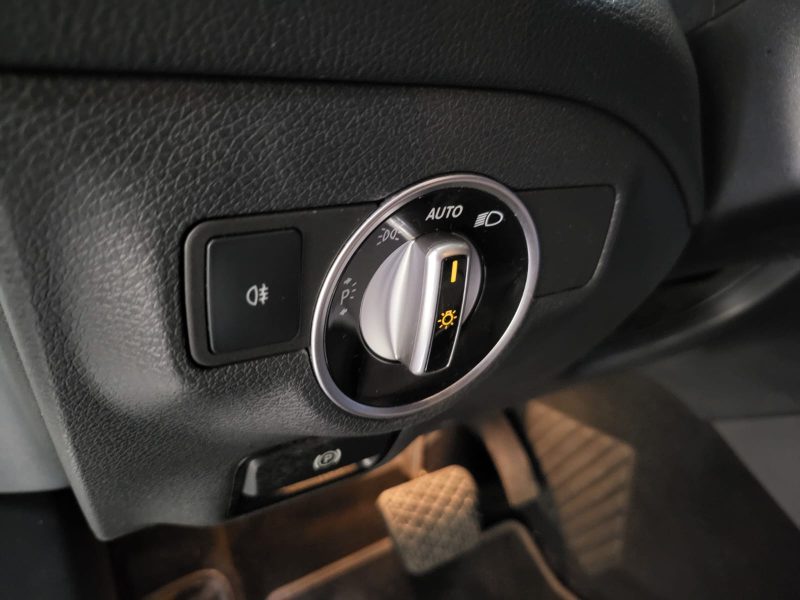 MERCEDES CLASSE GLA 180 122cv SENSATION / SUIVI MERCEDES / 2EME MAIN / CAMERA DE RECUL / HAYON ELECT