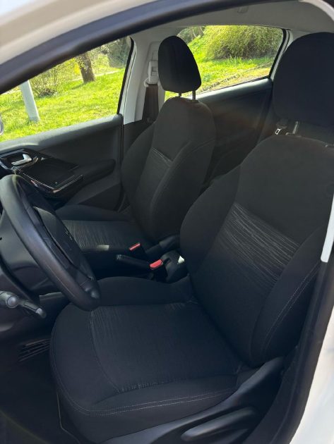 PEUGEOT 208 2018