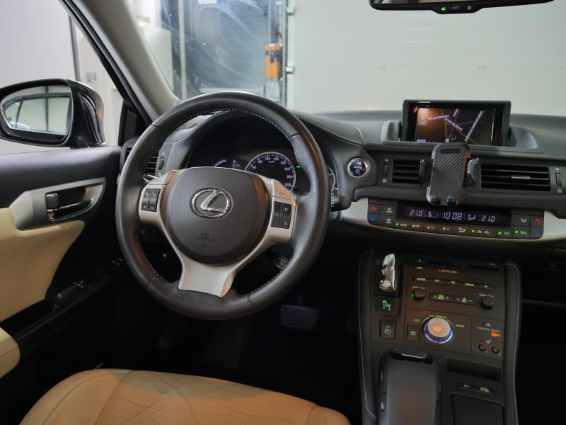 LEXUS CT200H 2012