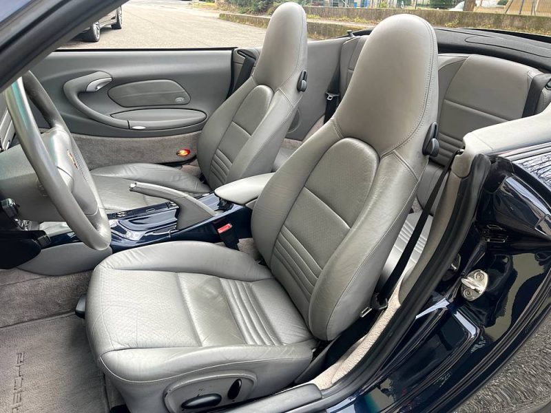 PORSCHE 911 Carrera Cabriolet - 2004