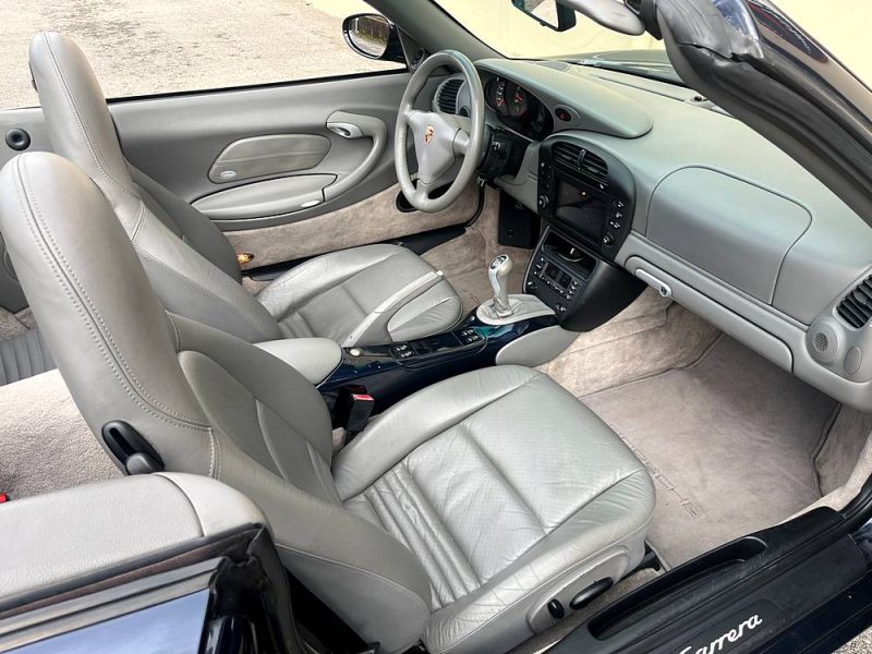 PORSCHE 911 Carrera Cabriolet - 2004