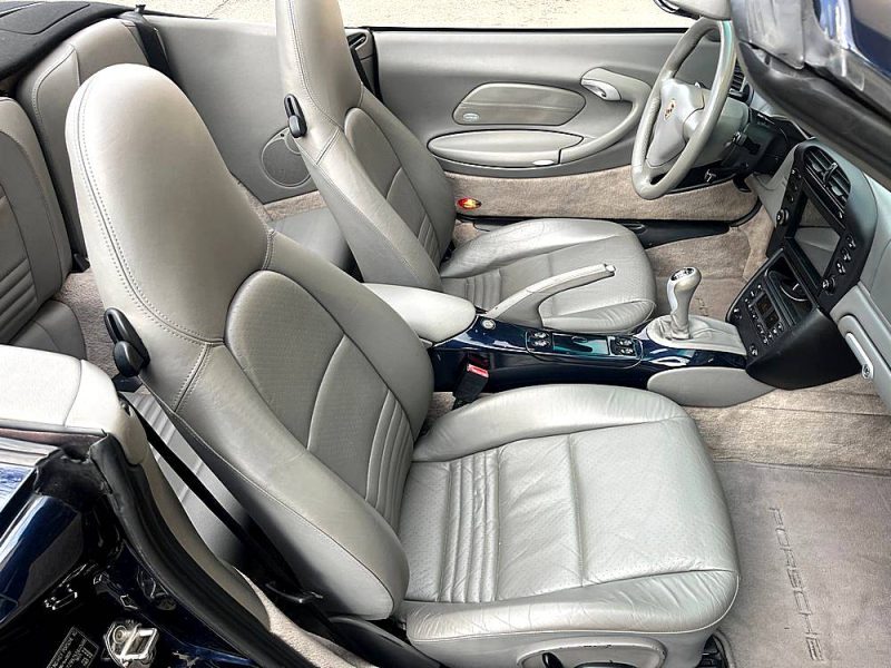 PORSCHE 911 Carrera Cabriolet - 2004