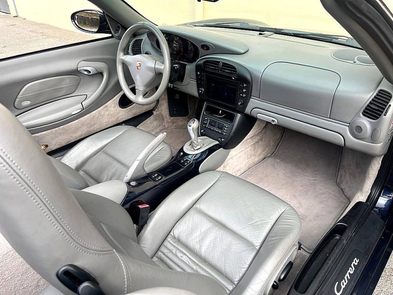 PORSCHE 911 Carrera Cabriolet - 2004