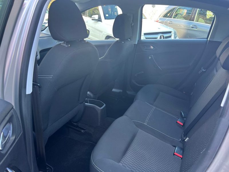 PEUGEOT 208 2017