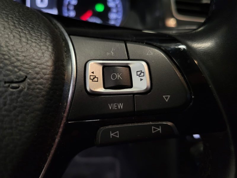 VOLKSWAGEN GOLF 1.5 TSI 150cv CONFORTLINE / SUIVI OK / SIEGES CHAUFFANTS /KEYLESS