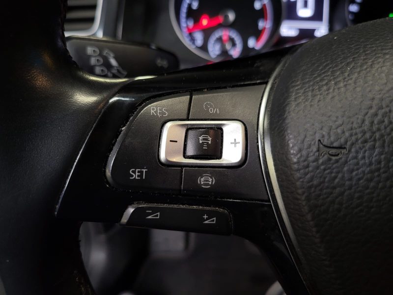 VOLKSWAGEN GOLF 1.5 TSI 150cv CONFORTLINE / SUIVI OK / SIEGES CHAUFFANTS /KEYLESS