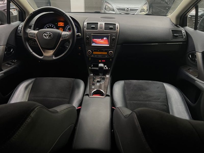 TOYOTA AVENSIS Limited Edition 147CH