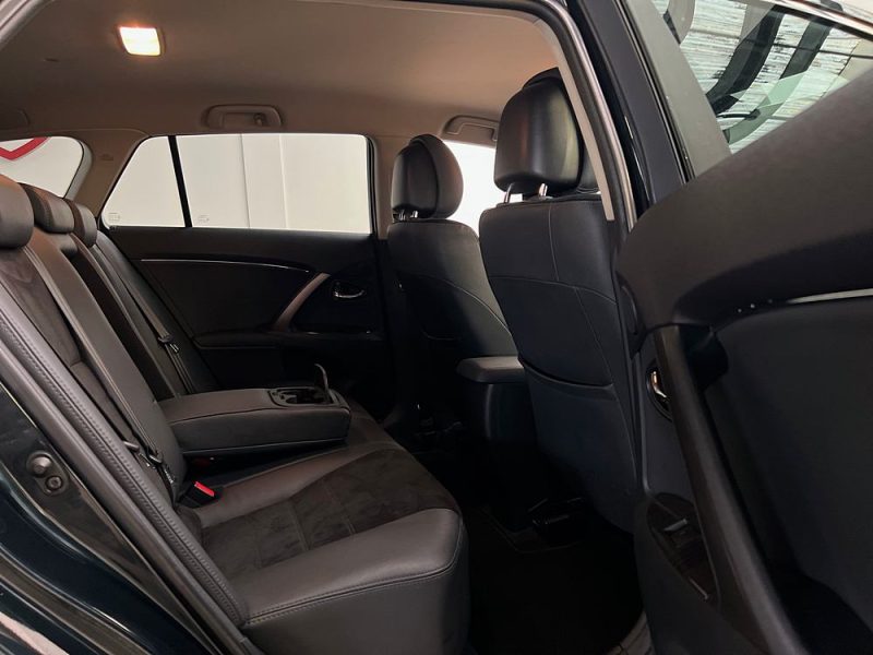 TOYOTA AVENSIS Limited Edition 147CH