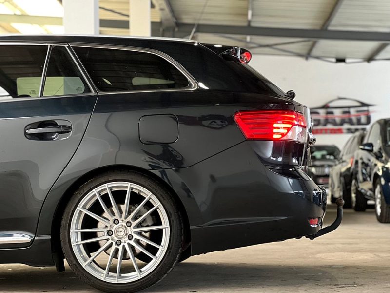 TOYOTA AVENSIS Limited Edition 147CH