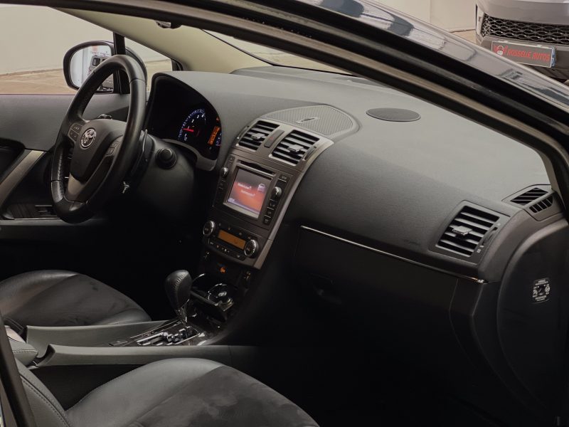 TOYOTA AVENSIS Limited Edition 147CH