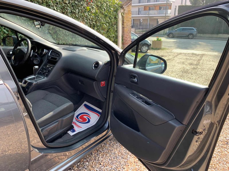 PEUGEOT 5008 2013 1.6 HDI