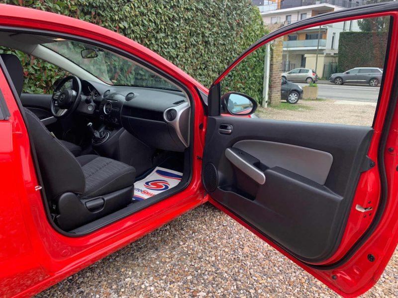 MAZDA MAZDA 2 2010 1.3i