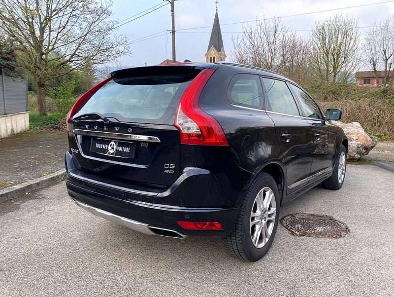 VOLVO XC60 D5 AWD 2.4 L 215 ch Toit ouvrant