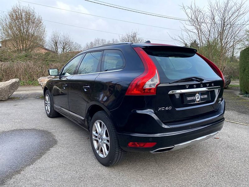 VOLVO XC60 D5 AWD 2.4 L 215 ch Toit ouvrant