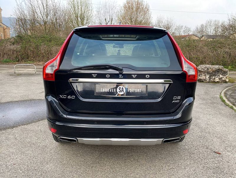 VOLVO XC60 D5 AWD 2.4 L 215 ch Toit ouvrant