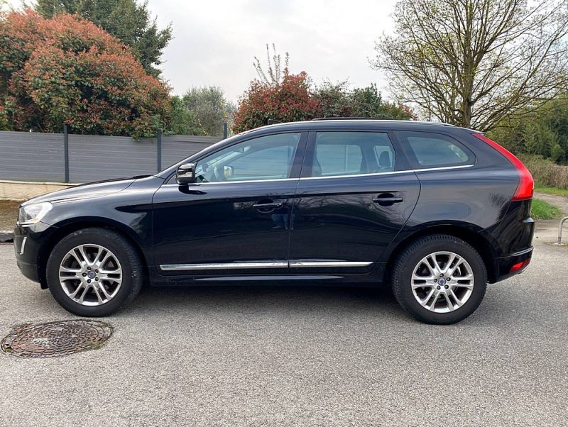 VOLVO XC60 D5 AWD 2.4 L 215 ch Toit ouvrant