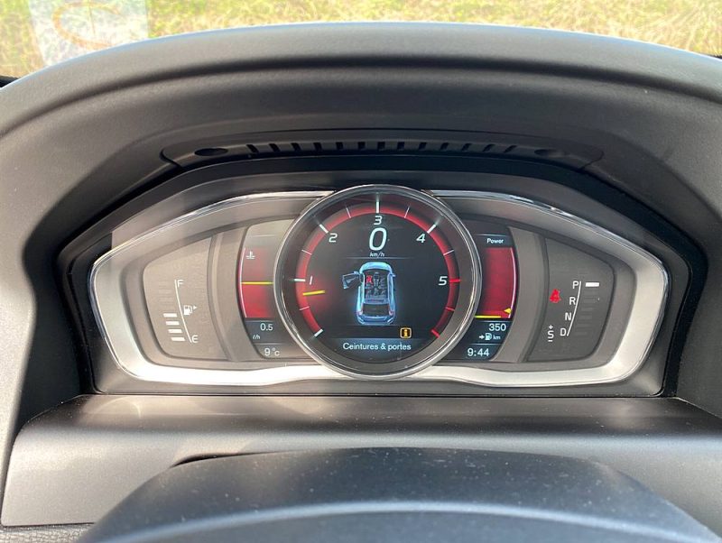 VOLVO XC60 D5 AWD 2.4 L 215 ch Toit ouvrant