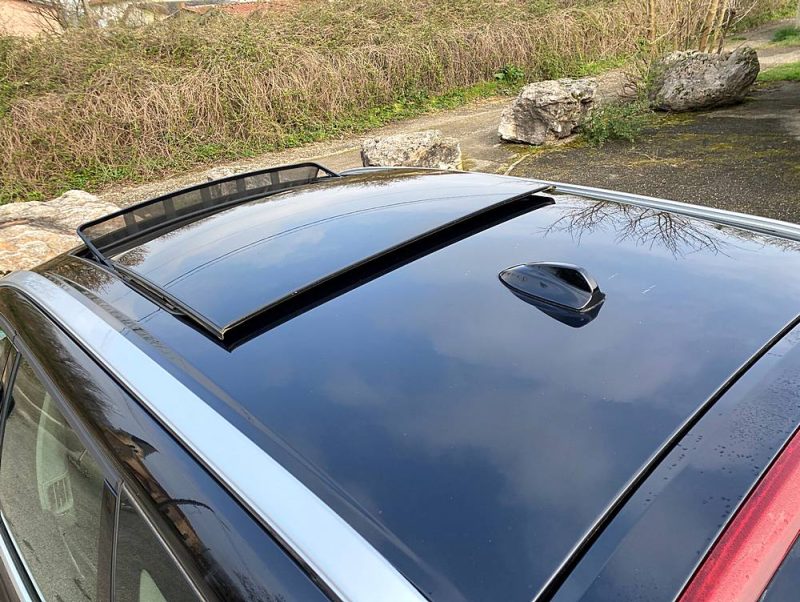 VOLVO XC60 D5 AWD 2.4 L 215 ch Toit ouvrant