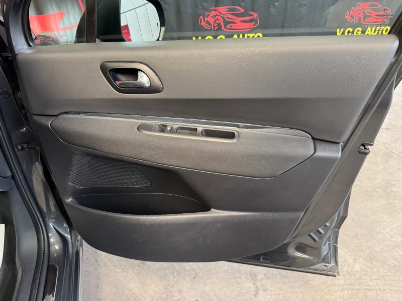 PEUGEOT 3008 1.2 PureTech 130 