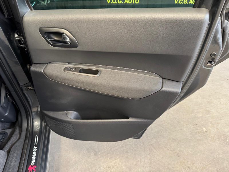 PEUGEOT 3008 1.2 PureTech 130 