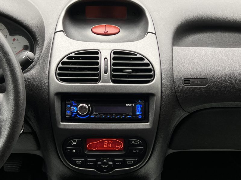 PEUGEOT 206 PHASE 2 1.4 HDI 70 Cv 5 PORTES CLIMATISATION BLUETOOTH REGULATEUR LIMITEUR Garantie 1 an