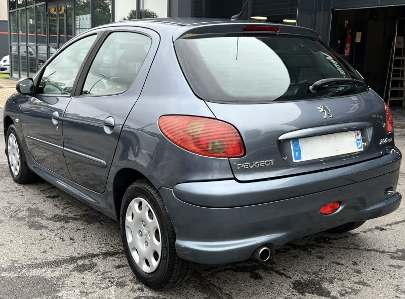 PEUGEOT 206 PHASE 2 1.4 HDI 70 Cv 5 PORTES CLIMATISATION BLUETOOTH REGULATEUR LIMITEUR Garantie 1 an