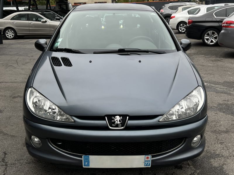 PEUGEOT 206 PHASE 2 1.4 HDI 70 Cv 5 PORTES CLIMATISATION BLUETOOTH REGULATEUR LIMITEUR Garantie 1 an