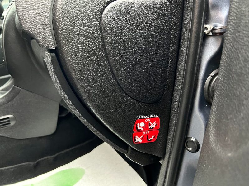 PEUGEOT 206 PHASE 2 1.4 HDI 70 Cv 5 PORTES CLIMATISATION BLUETOOTH REGULATEUR LIMITEUR Garantie 1 an