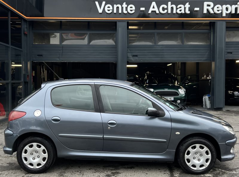 PEUGEOT 206 PHASE 2 1.4 HDI 70 Cv 5 PORTES CLIMATISATION BLUETOOTH REGULATEUR LIMITEUR Garantie 1 an
