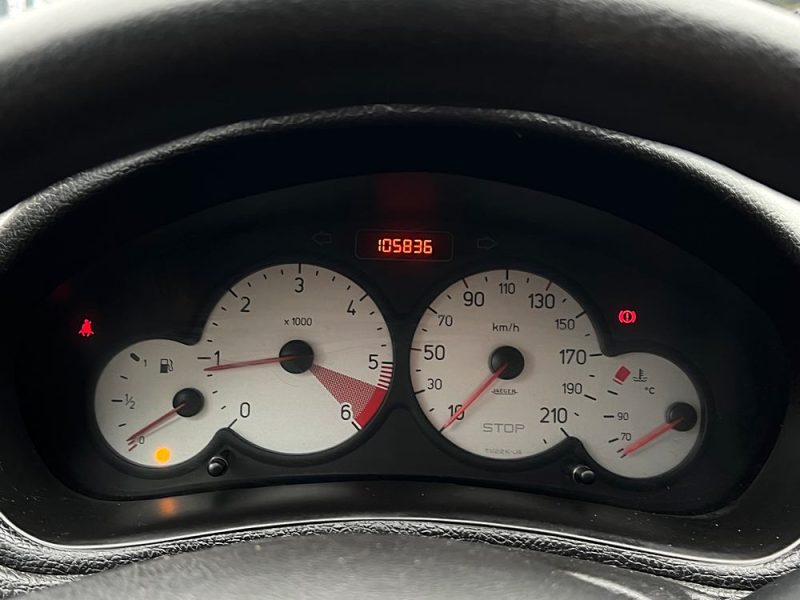 PEUGEOT 206 PHASE 2 1.4 HDI 70 Cv 5 PORTES CLIMATISATION BLUETOOTH REGULATEUR LIMITEUR Garantie 1 an