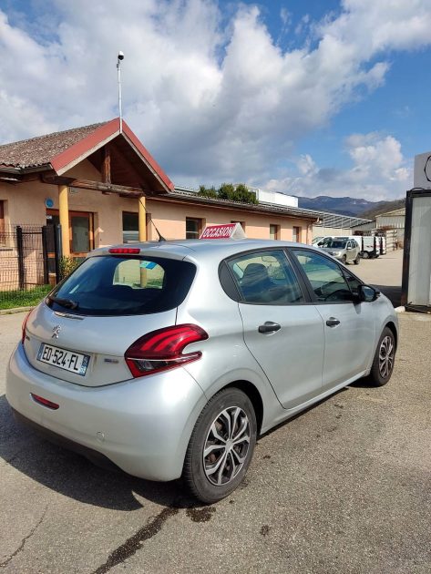 PEUGEOT 208 2016