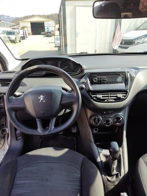 PEUGEOT 208 2016