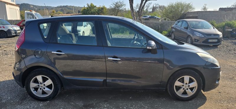 Renault Scénic 3 1.5 DCI 110 ch Dynamique - Boîte Automatique