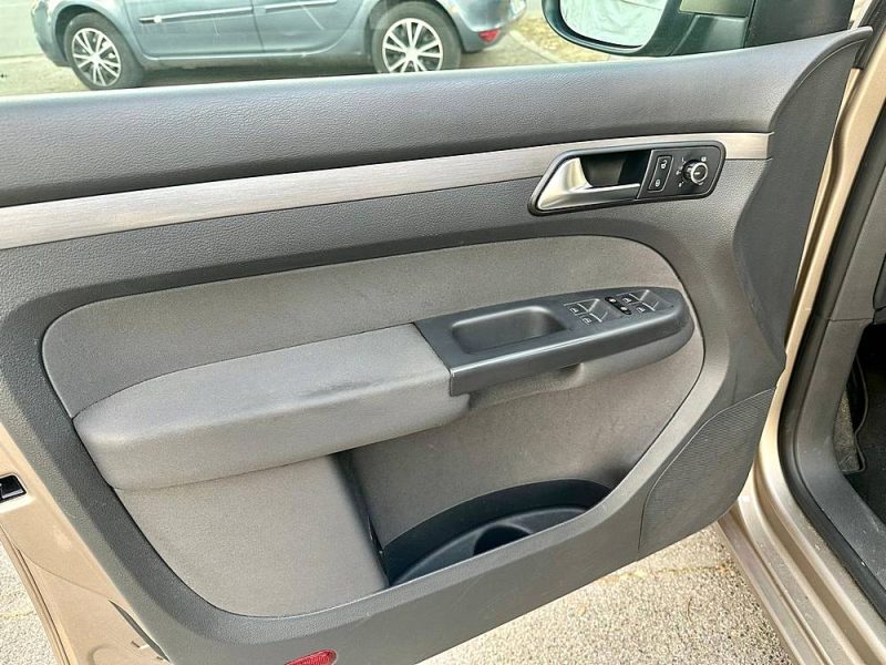 VOLKSWAGEN TOURAN 2012