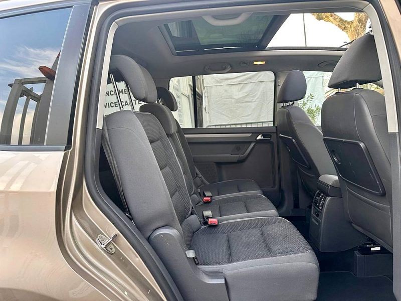 VOLKSWAGEN TOURAN 2012