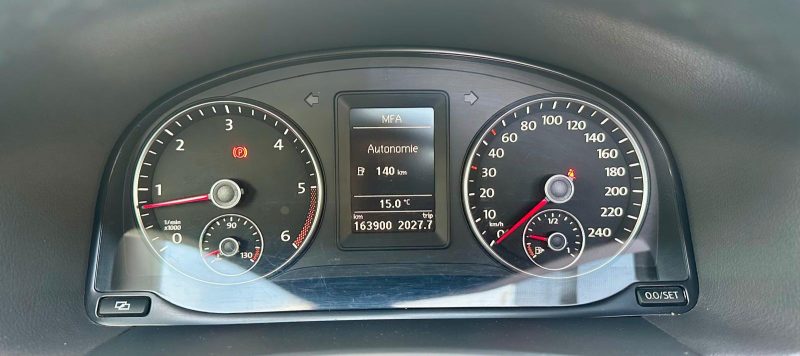 VOLKSWAGEN TOURAN 2012