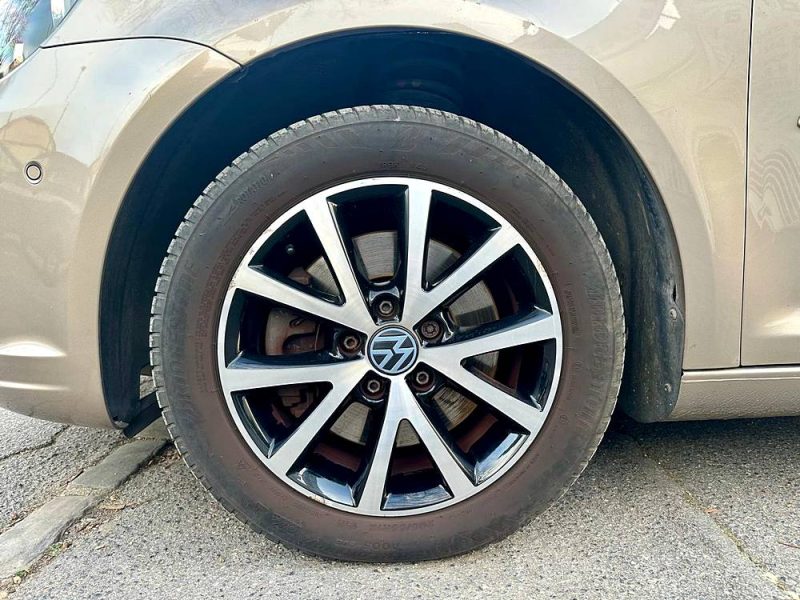 VOLKSWAGEN TOURAN 2012