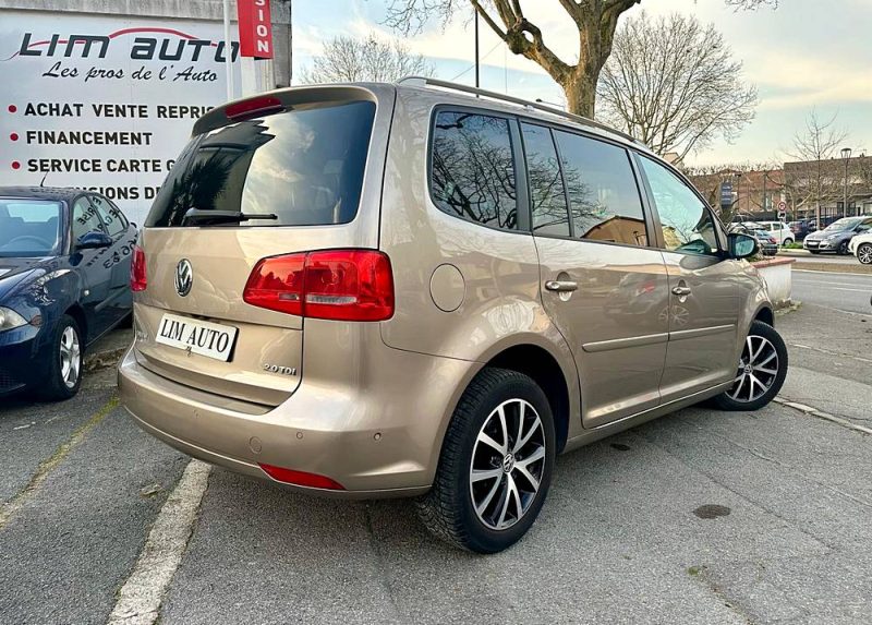 VOLKSWAGEN TOURAN 2012
