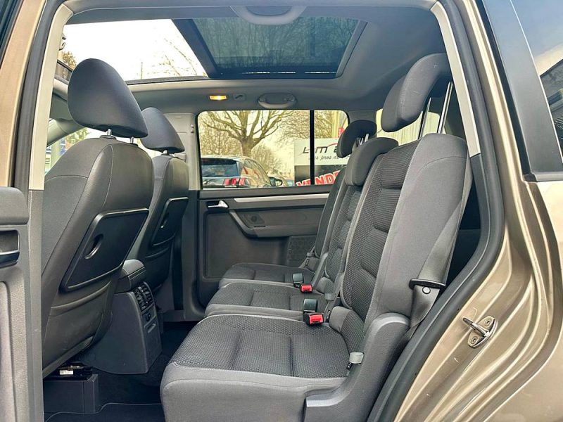 VOLKSWAGEN TOURAN 2012