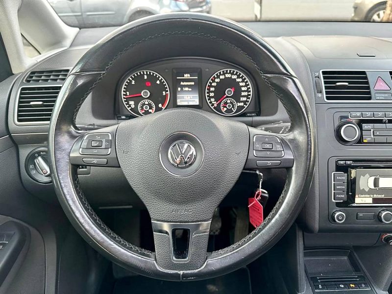 VOLKSWAGEN TOURAN 2012