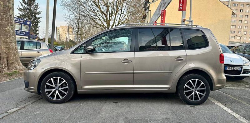 VOLKSWAGEN TOURAN 2012