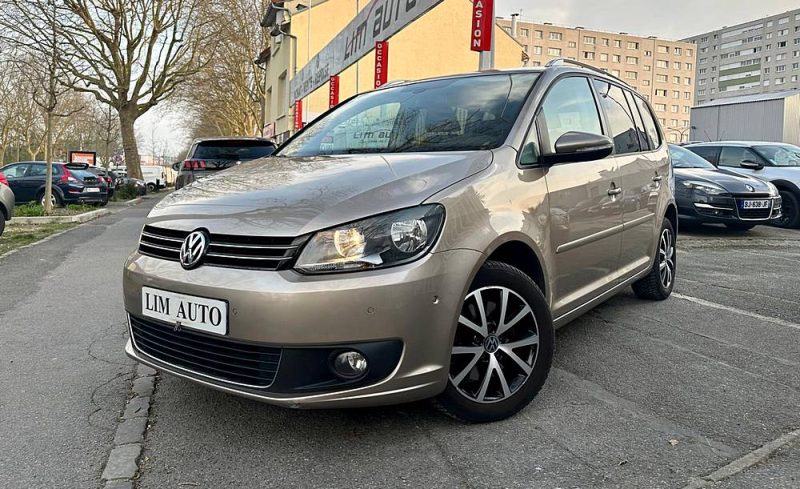 VOLKSWAGEN TOURAN 2012