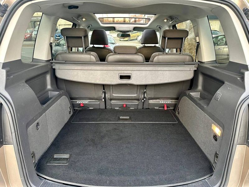 VOLKSWAGEN TOURAN 2012