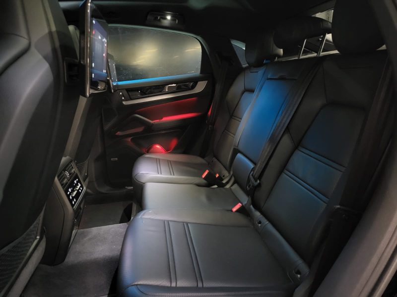 PORSCHE CAYENNE 3.0 V6 E-HYBRID COUPE PH2 / BOSE / TV ARRIERES / ROUE AR DIRECTRICE / ECRAN PASSAGER