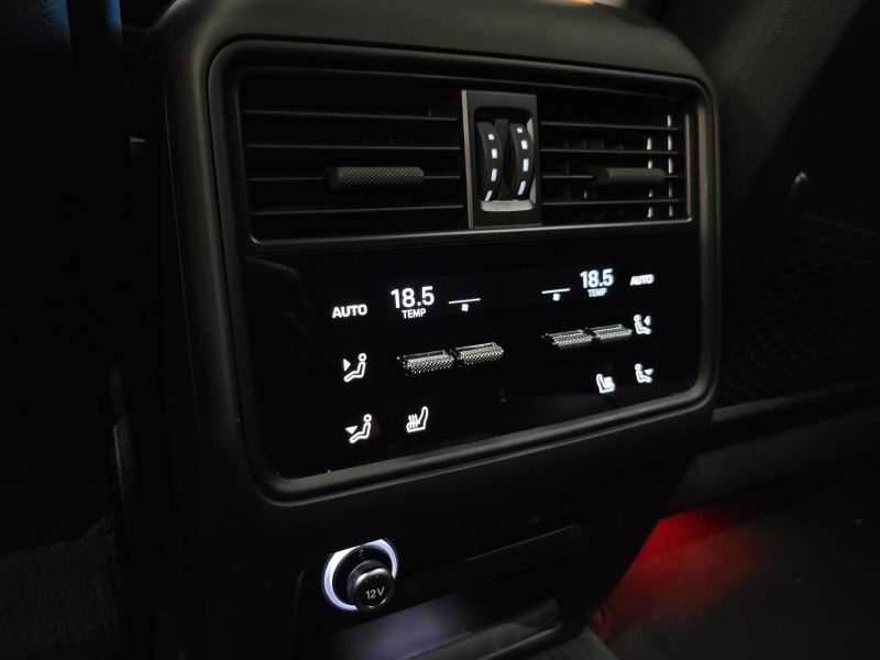 PORSCHE CAYENNE 3.0 V6 E-HYBRID COUPE PH2 / BOSE / TV ARRIERES / ROUE AR DIRECTRICE / ECRAN PASSAGER