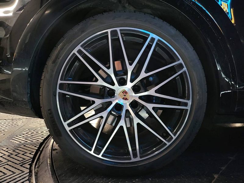 PORSCHE CAYENNE 3.0 V6 E-HYBRID COUPE PH2 / BOSE / TV ARRIERES / ROUE AR DIRECTRICE / ECRAN PASSAGER